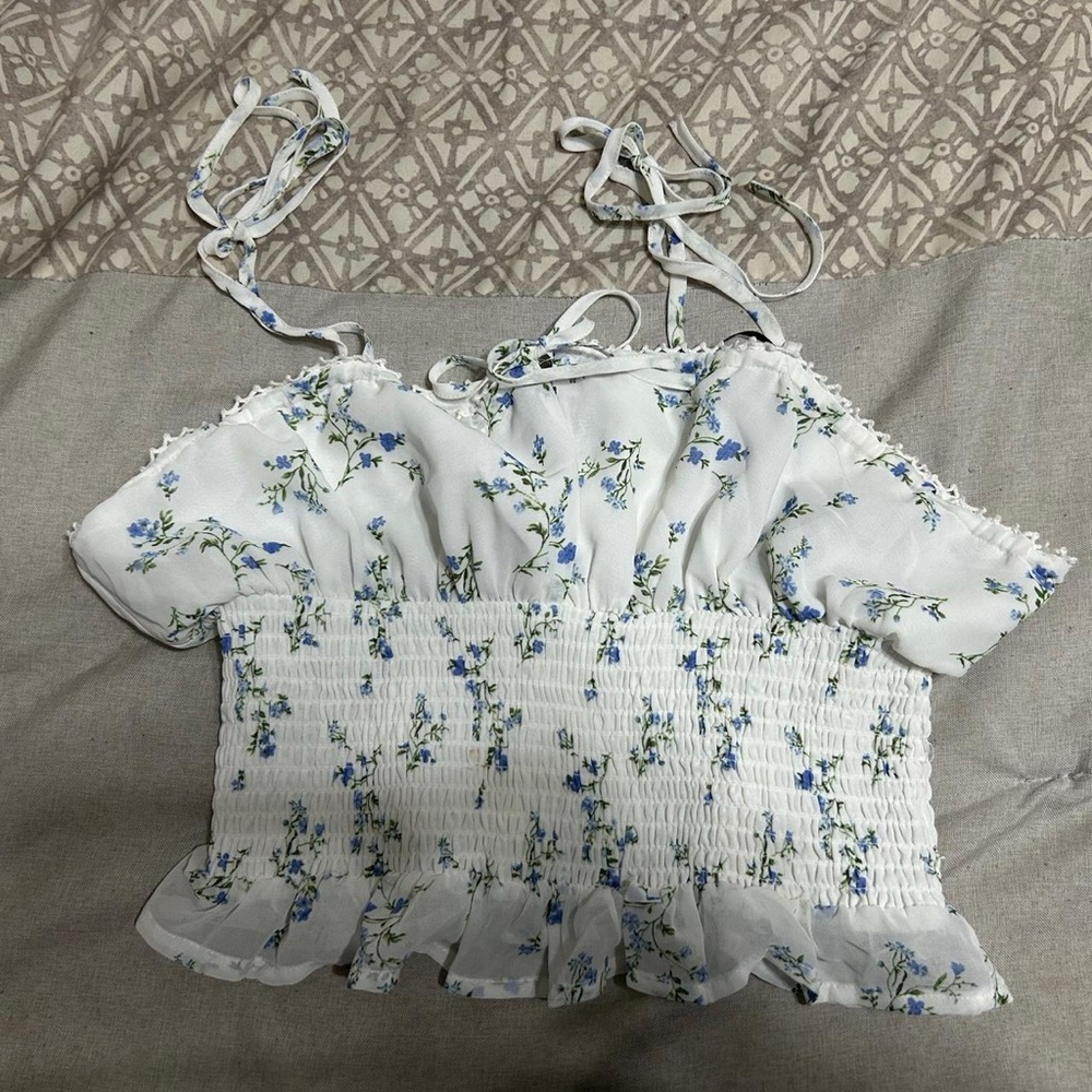 Forever 21 White and Blue Floral Smocked Blouse